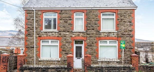 Home prices in Wales exceed £ 200,000.
