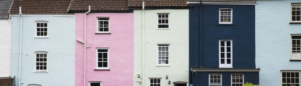 Median house price in Britain tops £350,000 for the first time.