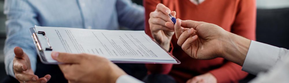 UK banks pull hundreds more home loan deals